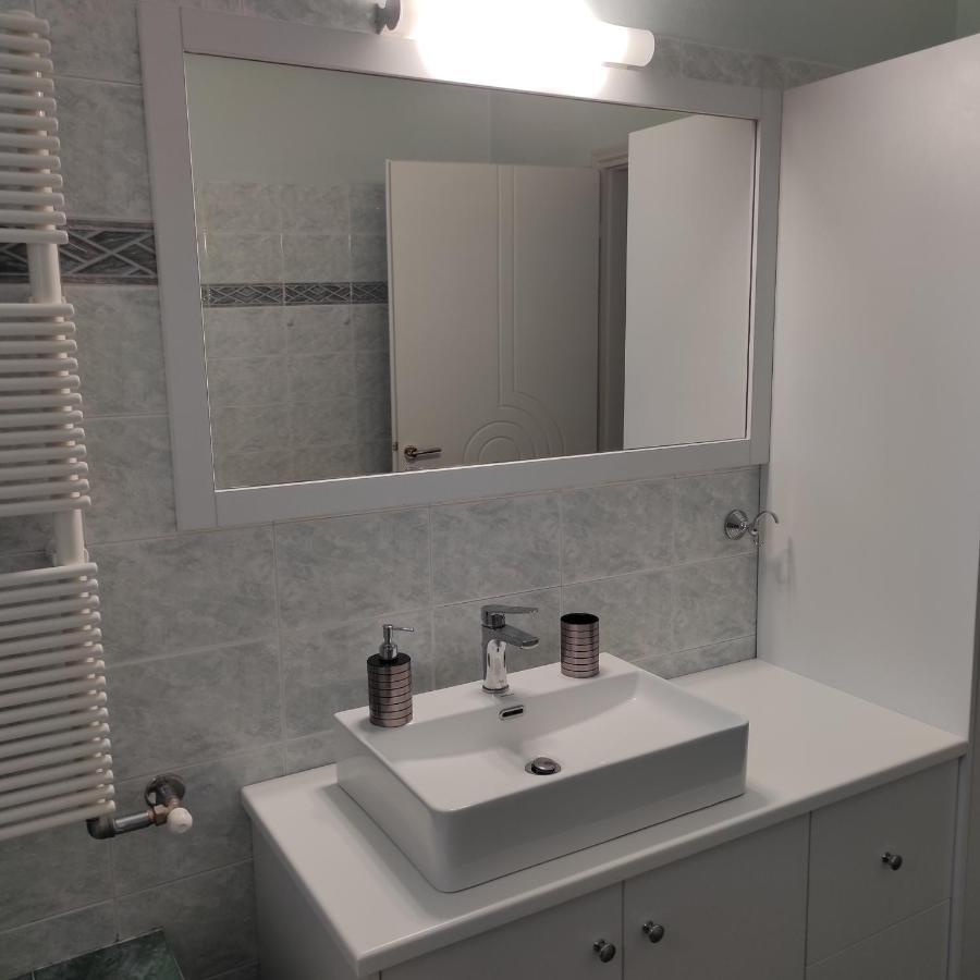 Sea Breeze Villa 罗希姆诺 外观 照片
